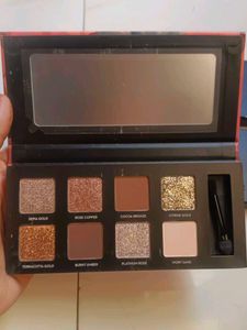 8-Shade Eyeshadow Palette
