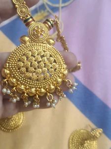 Beautiful Gold Tone Necklace Set