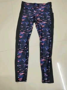 Running leggings with pockets