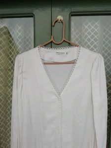 Chic White V-Neck Top