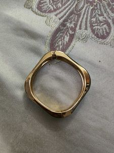 Elegant Green Enamel Bangle anti-tarnish