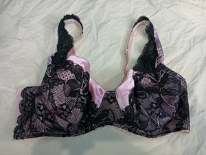 Lace Trimmed 💛Pink & Black Bra