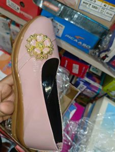 Elegant Pink Flats with Flower Detail