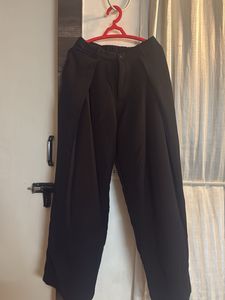 Chic Black Wide-Leg Trousers