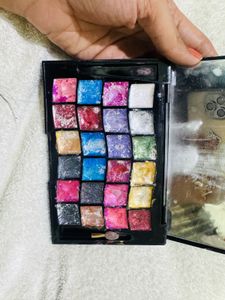24 Color Eyeshadow Palette