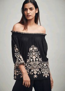 Price🔽Embroidered Black Top 🪡✨