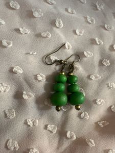 Green Beaded Dangle Earrings 🪴💚