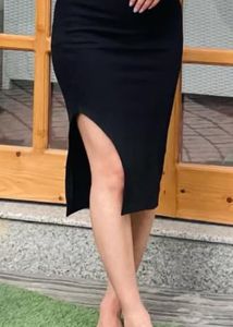 Chic Black Midi Skirt with Slit