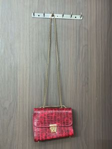 Chic Red Croc Embossed Chain Bag
