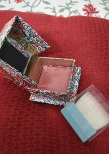 Benefit Cosmetics gallernia golden pink blush