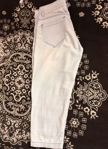 Light Wash Capri Jeans