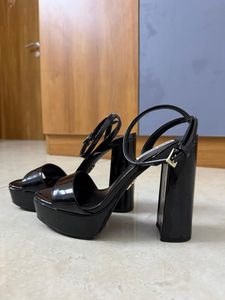 STEVE MADDEN Chic Black Patent Platform Heels