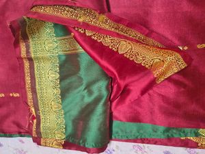 Vibrant Red Saree with Gold Border ( combo )