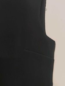 Sleek Black Sleeveless Dress