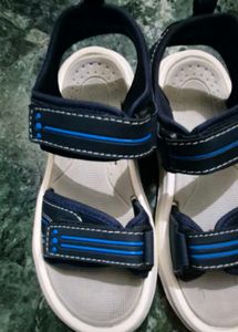 New senior boys sandal in size 4