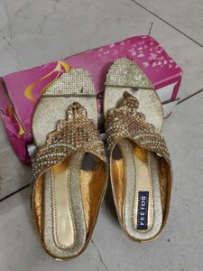 Gold party wear slippers