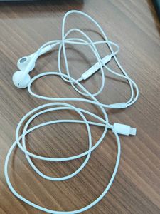 Apple earphone new guaranteed.