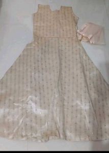 Elegant Ethnic Gown with Floral Embellishments