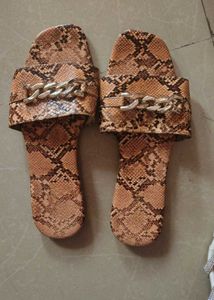 Chic Chain Detail Snake Print Slides