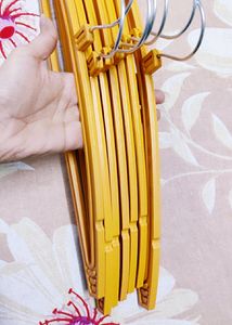 Plastic Hangers - Set of 7