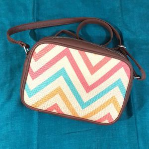 Chic Crossbody Bag with Zigzag Pattern ✨