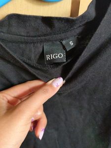 Cut Shoulders Black Top