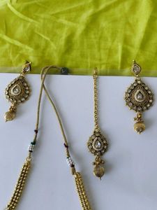 Elegant Gold Necklace &amp; Earring Set