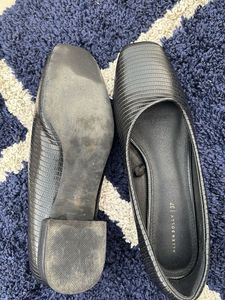 These Smart Allen Solly black Pumps/ Bellies