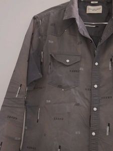 Stylish Men's Button-Down Shirt