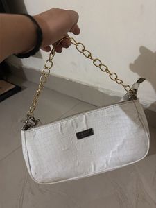 📍Two Chic Quilted Crossbody Bag