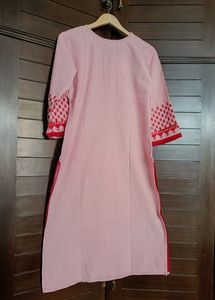 Ibadat Women Pink Cotton Thread Embroidered Kurta