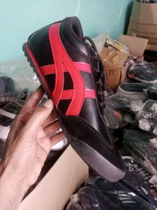 NEW NO USED SNEAKERS SHOES FOR MEN.