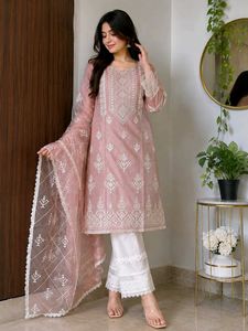 Elegant Pink Embroidered Pakistani Kurta Set