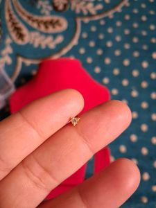 Elegant Triangle Stud nosepin