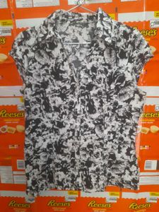 Chic Floral Print Button-Up Shirt