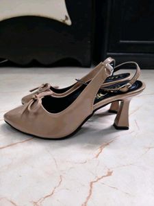 Chic Nude Bow Kitten Heels