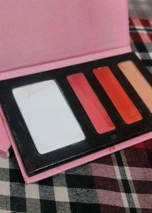 Multi-Shade Blush Palette