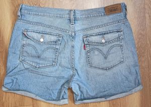 LEVI'S DENIM SHORTS