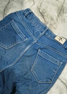 Stylish Blue Cargo Jeans 🫧