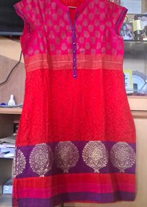 Women Panelled Straight Kurta, Block Printed With