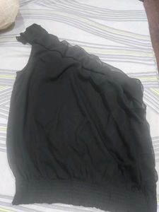 Chic Black One-Shoulder Top