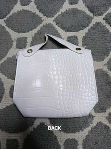 Chic Croc-Embossed Handbag with Scarf