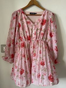 Chic Pink Floral Pleated Mini Dress