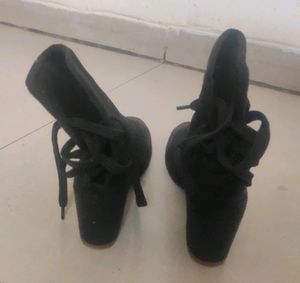 Lace Back Block Heels Ankle Length Boots