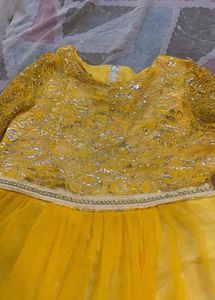 Stunning Yellow Embellished dress💖