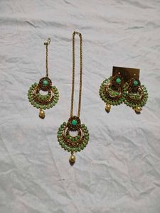 Elegant Green Stone Jewellery Set