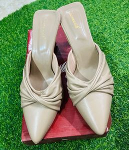 Nude heels 👠 unused new