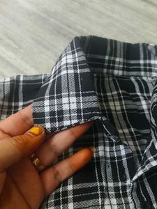 Chic Plaid Cropped Shirt