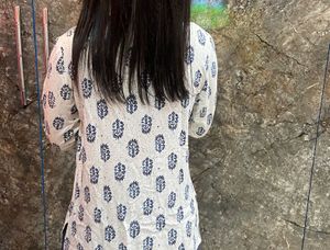 Elegant White &amp; Blue Printed Kurta
