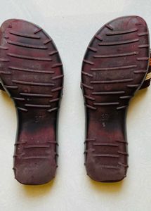 Flipflop/slider/ Flats  In Amazing Condition